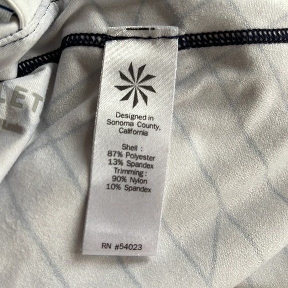 Athleta power chi tank navy/white contrasting front back geometric print. Small. - Picture 8 of 8